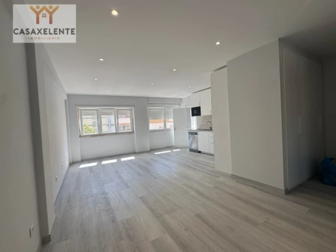 Apartamento T2 para Venda em Odivelas Foto 3