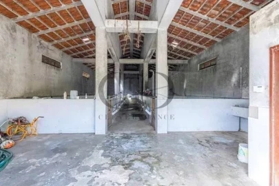 Armazém para Venda em Canedo, Vale e Vila Maior
