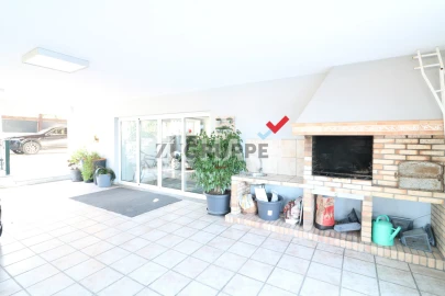 Moradia T4 para Venda em Oliveira do Bairro