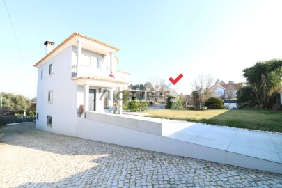 Moradia T4 para Venda em Oliveira do Bairro