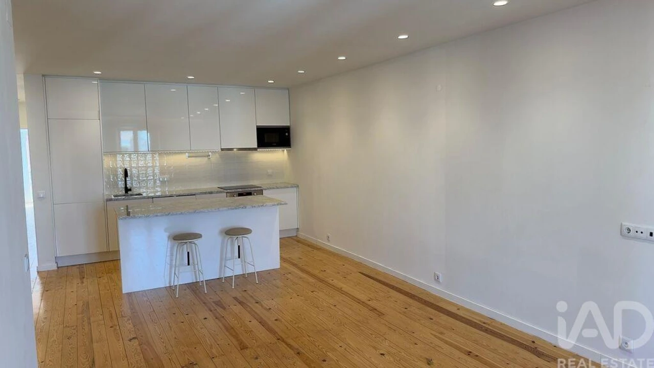 Apartamento T3 para Arrendamento em Santo António Foto 4
