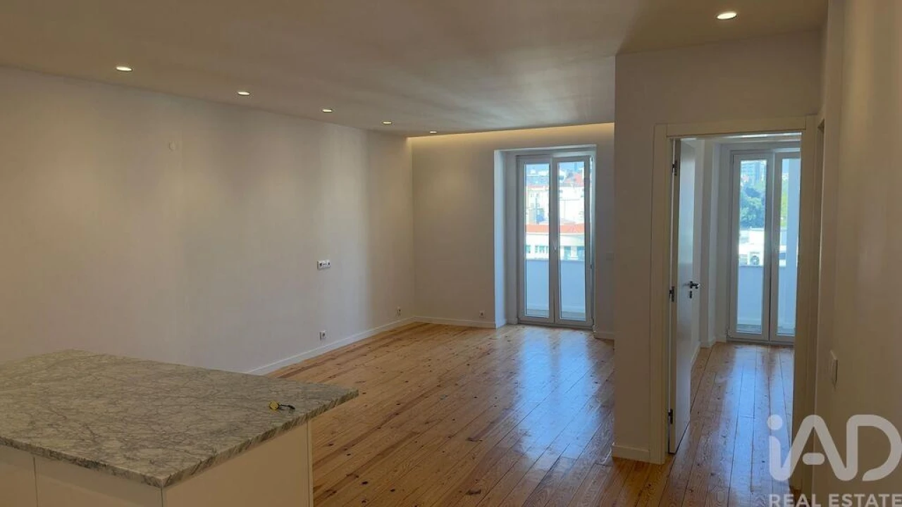 Apartamento T3 para Arrendamento em Santo António Foto 3
