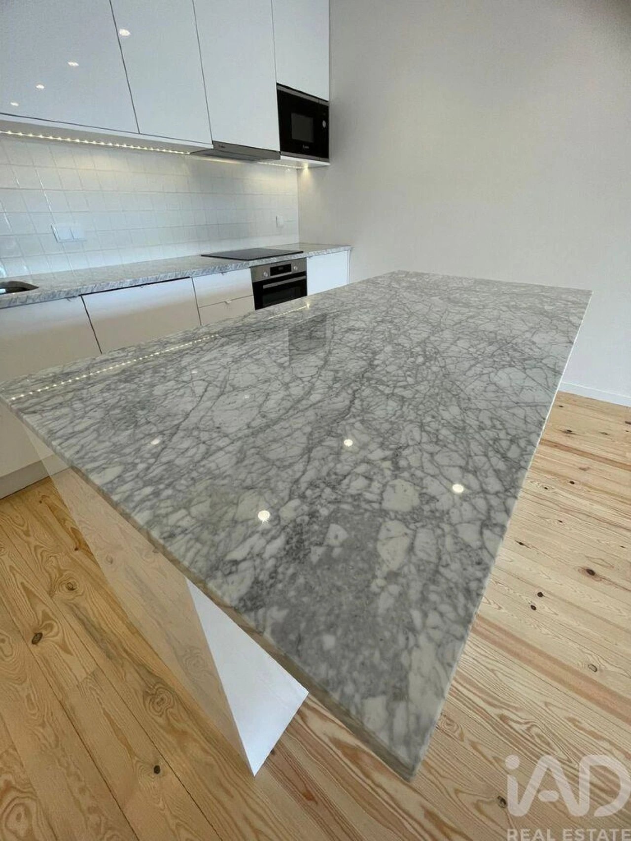 Apartamento T3 para Arrendamento em Santo António Foto 3