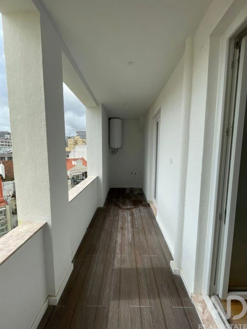 Apartamento T3 para Arrendamento em Santo António