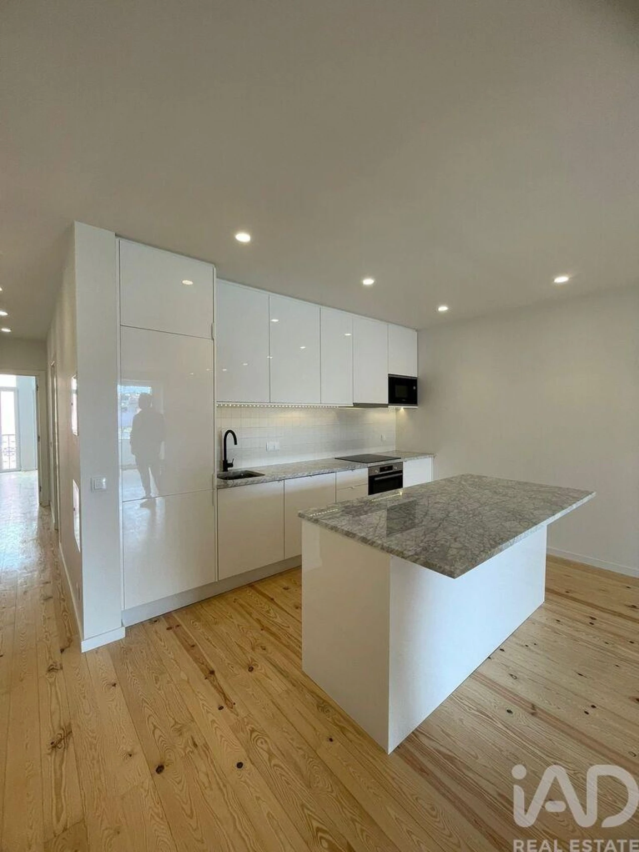 Apartamento T3 para Arrendamento em Santo António Foto 1