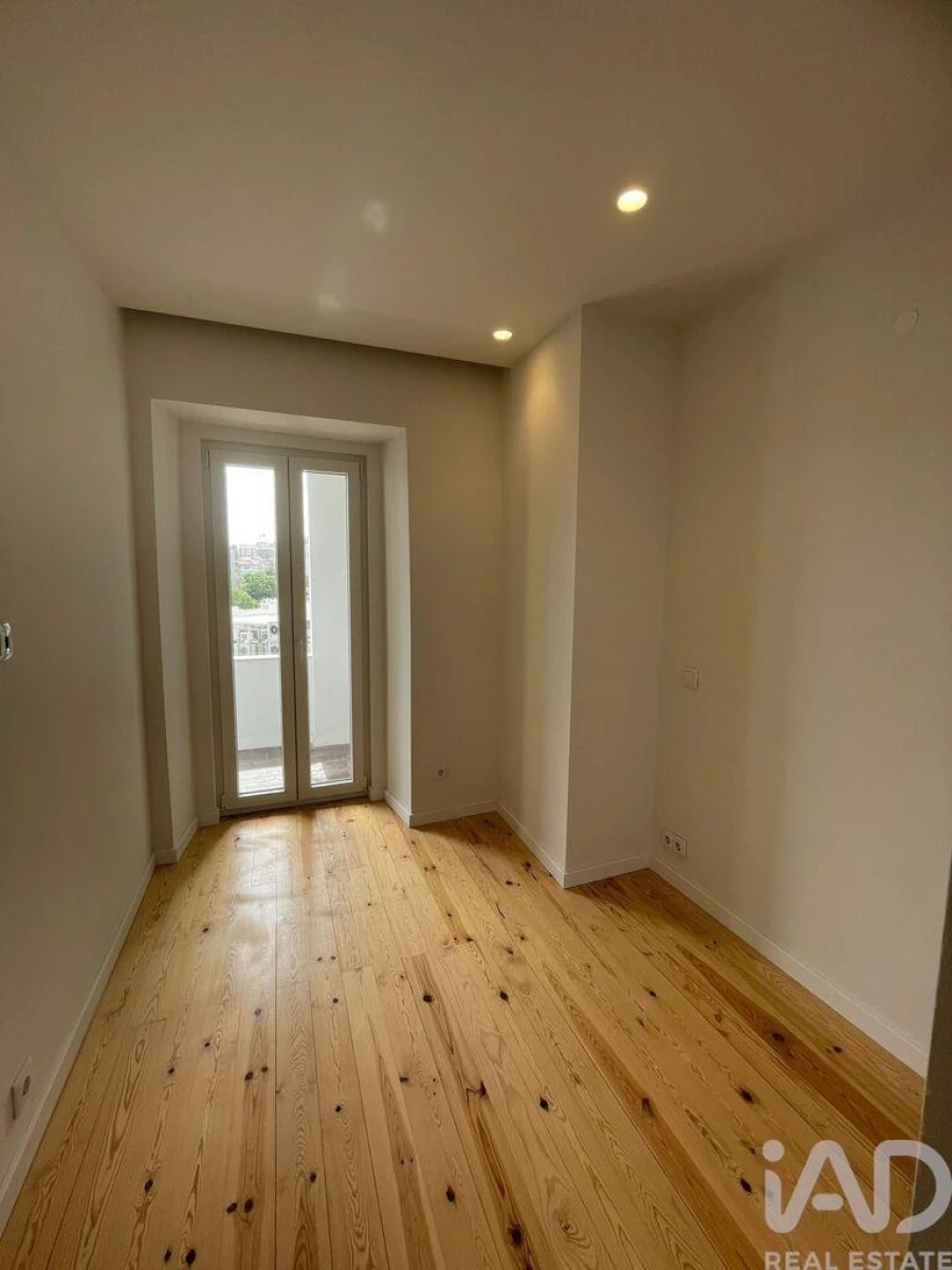 Apartamento T3 para Arrendamento em Santo António Foto 9