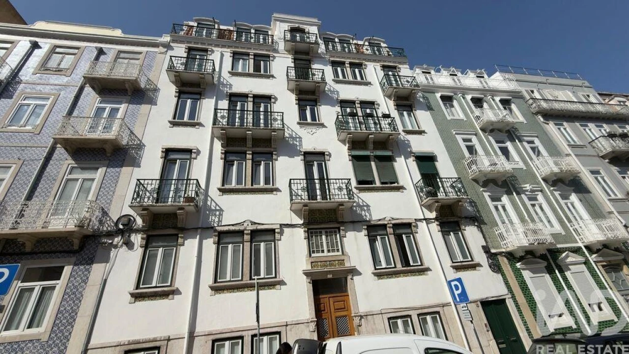 Apartamento T3 para Arrendamento em Santo António Foto 28