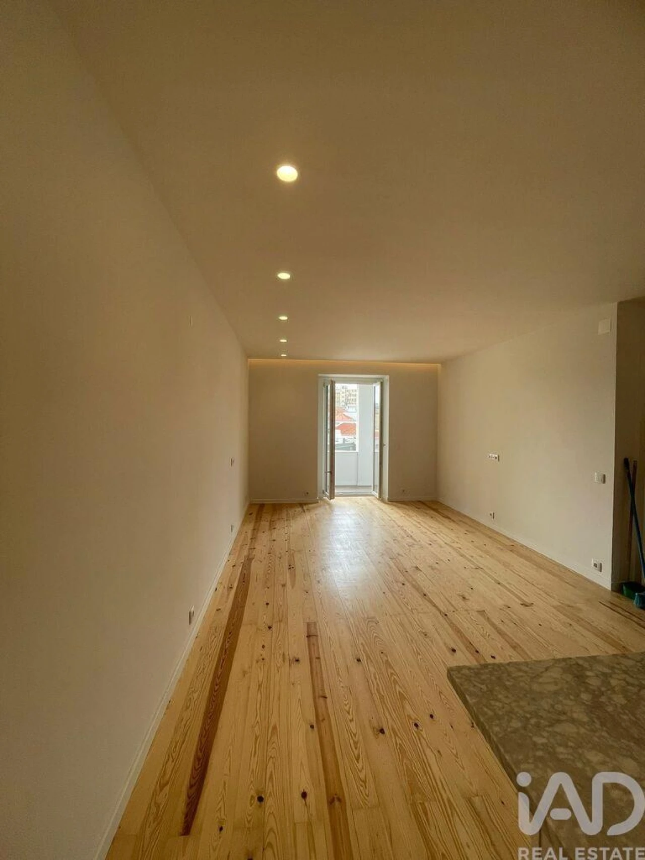 Apartamento T3 para Arrendamento em Santo António Foto 2