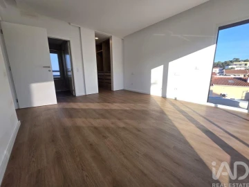 Moradia T4 para Venda em Charneca de Caparica e Sobreda
