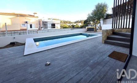 Moradia T4 para Venda em Charneca de Caparica e Sobreda