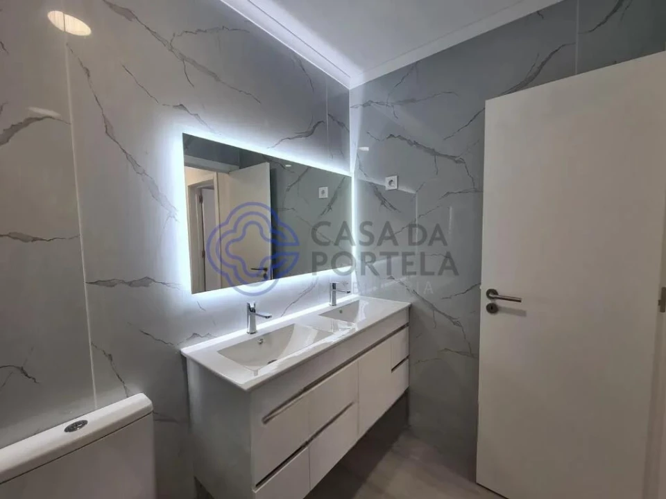 Apartamento T4 para Venda em Amora Foto 32