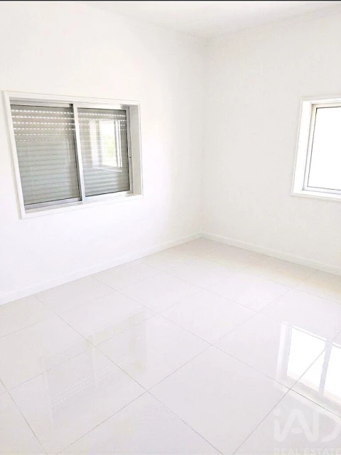 Moradia T5 para Venda em Vila Caiz