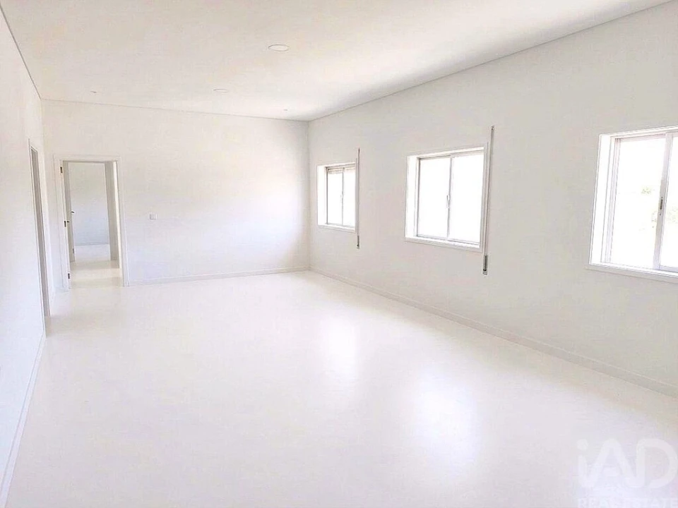 Moradia T5 para Venda em Vila Caiz Foto 3