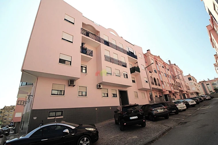 Apartamento T2 para Venda em Corroios Foto 18