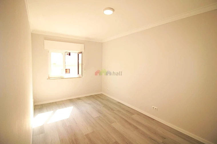 Apartamento T2 para Venda em Corroios Foto 13