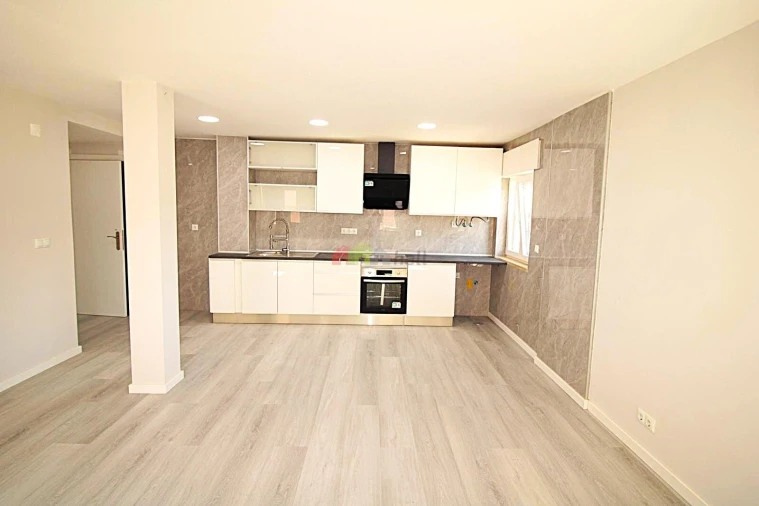 Apartamento T2 para Venda em Corroios Foto 3