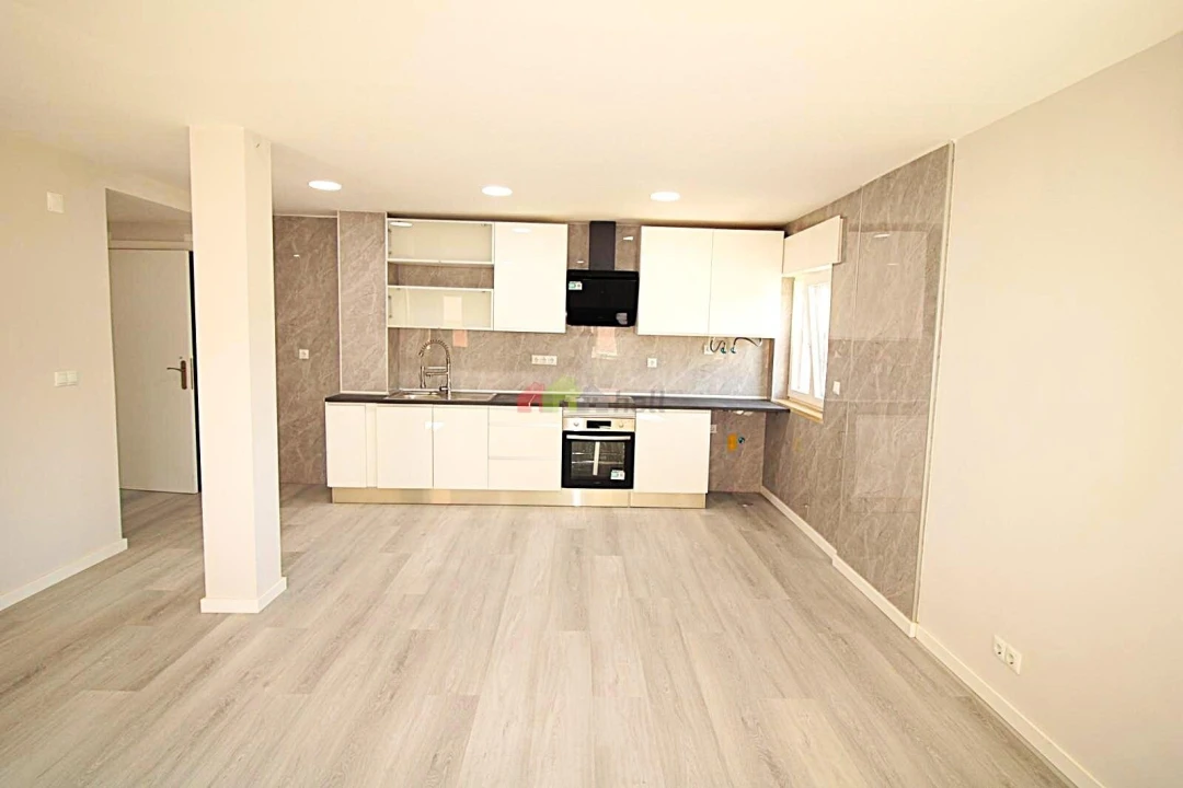 Apartamento T2 para Venda em Corroios Foto 3
