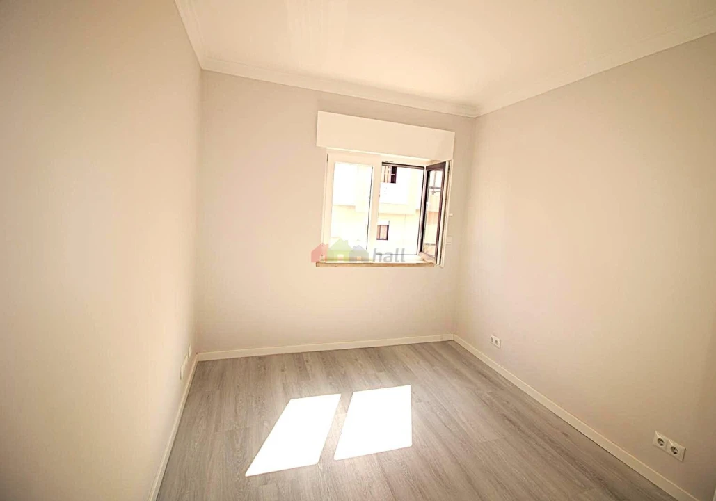 Apartamento T2 para Venda em Corroios Foto 8