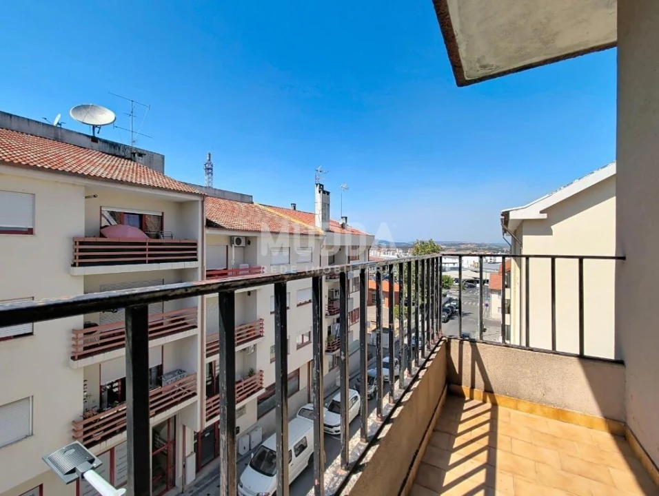 Apartamento T3 para Venda em Sé, Santa Maria e Meixedo Foto 8