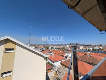 Apartamento T3 para Venda em Sé, Santa Maria e Meixedo