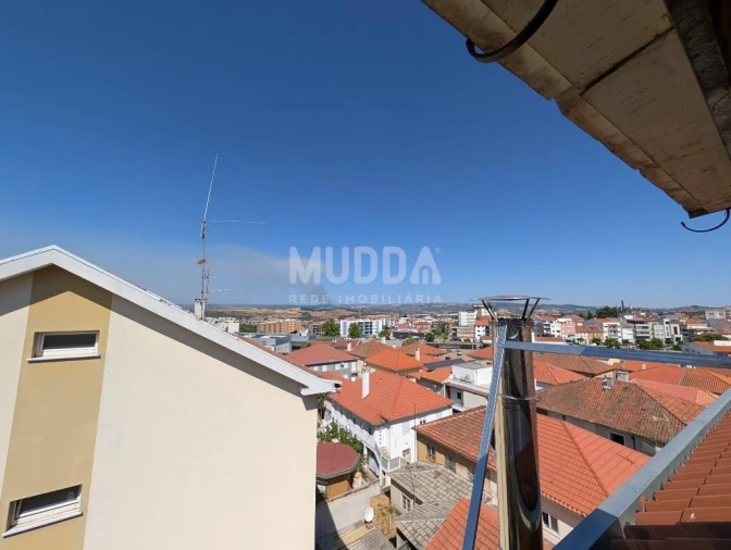 Apartamento T3 para Venda em Sé, Santa Maria e Meixedo Foto 13