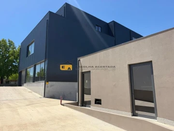 Prédio para Venda em Castêlo da Maia