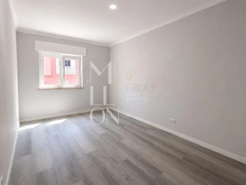 Apartamento T2 para Venda em Corroios