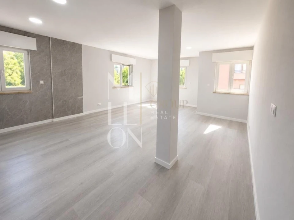 Apartamento T2 para Venda em Corroios Foto 1
