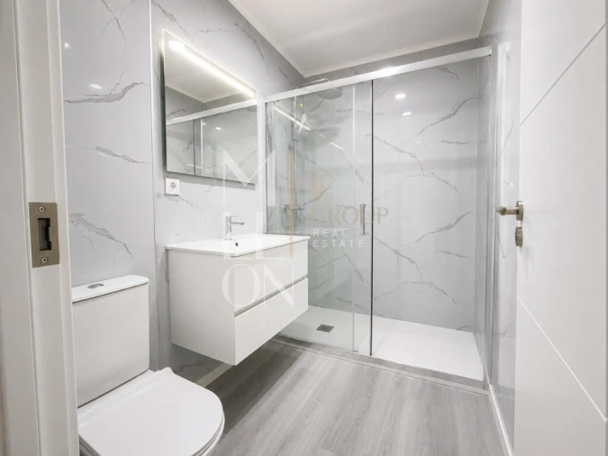 Apartamento T2 para Venda em Corroios Foto 11