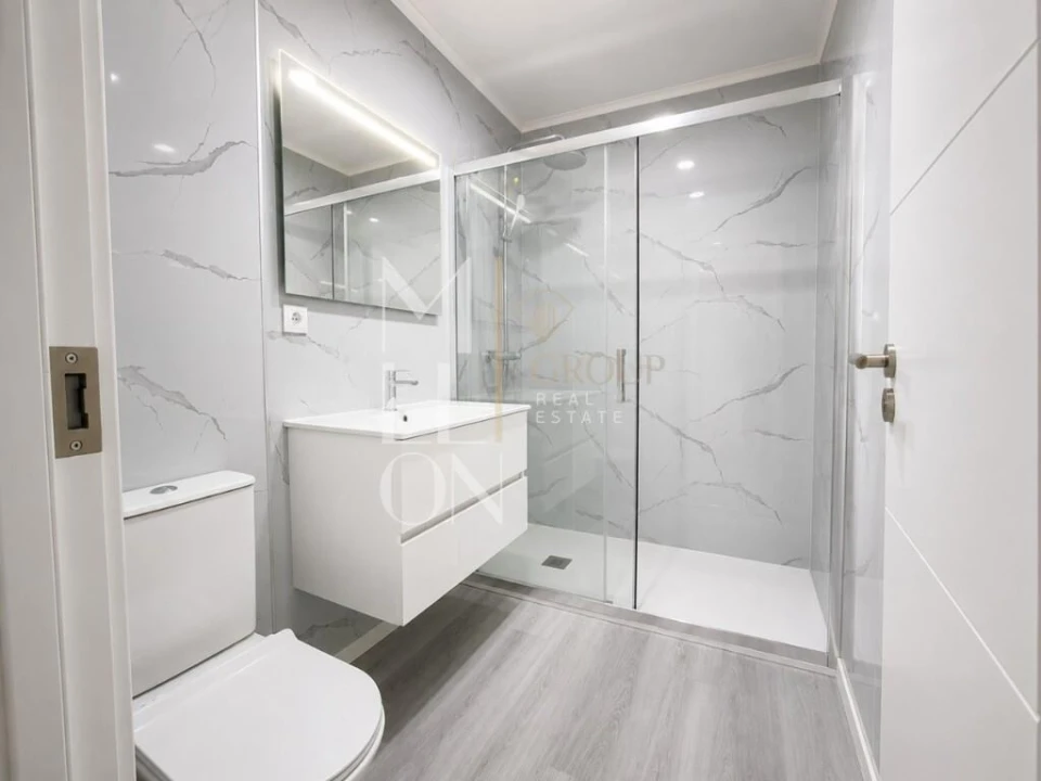Apartamento T2 para Venda em Corroios Foto 11