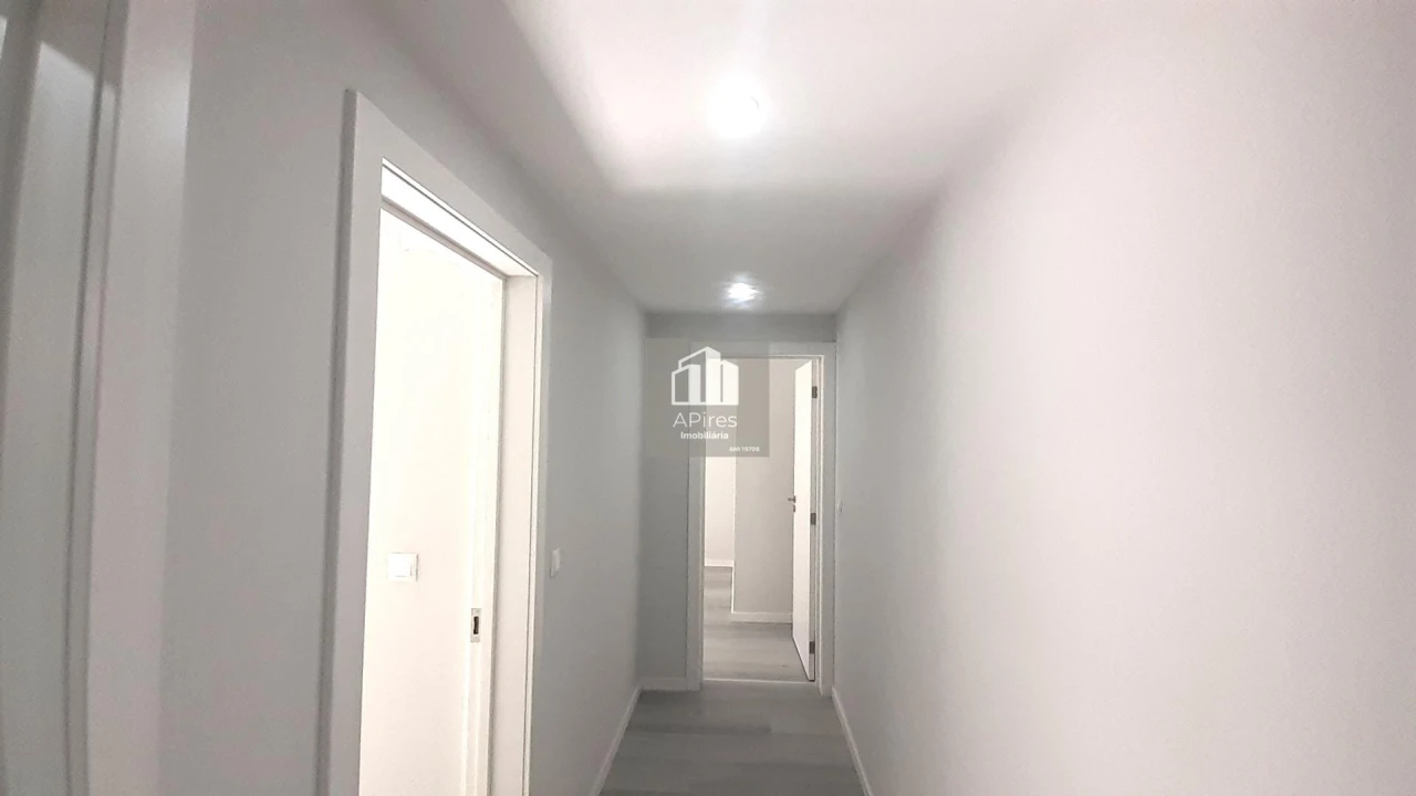 Apartamento T2 para Venda em Corroios Foto 11