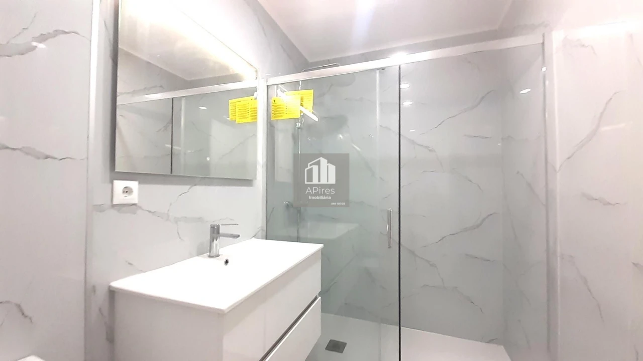 Apartamento T2 para Venda em Corroios Foto 15