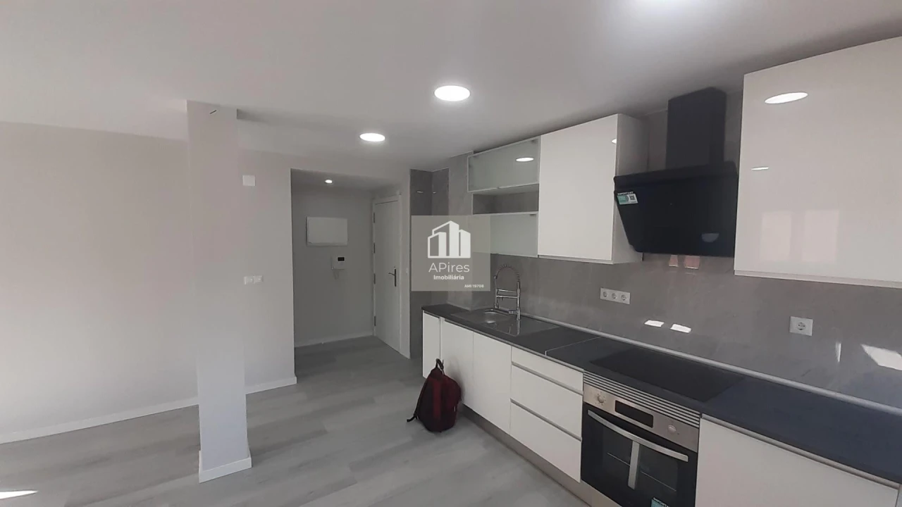 Apartamento T2 para Venda em Corroios Foto 1