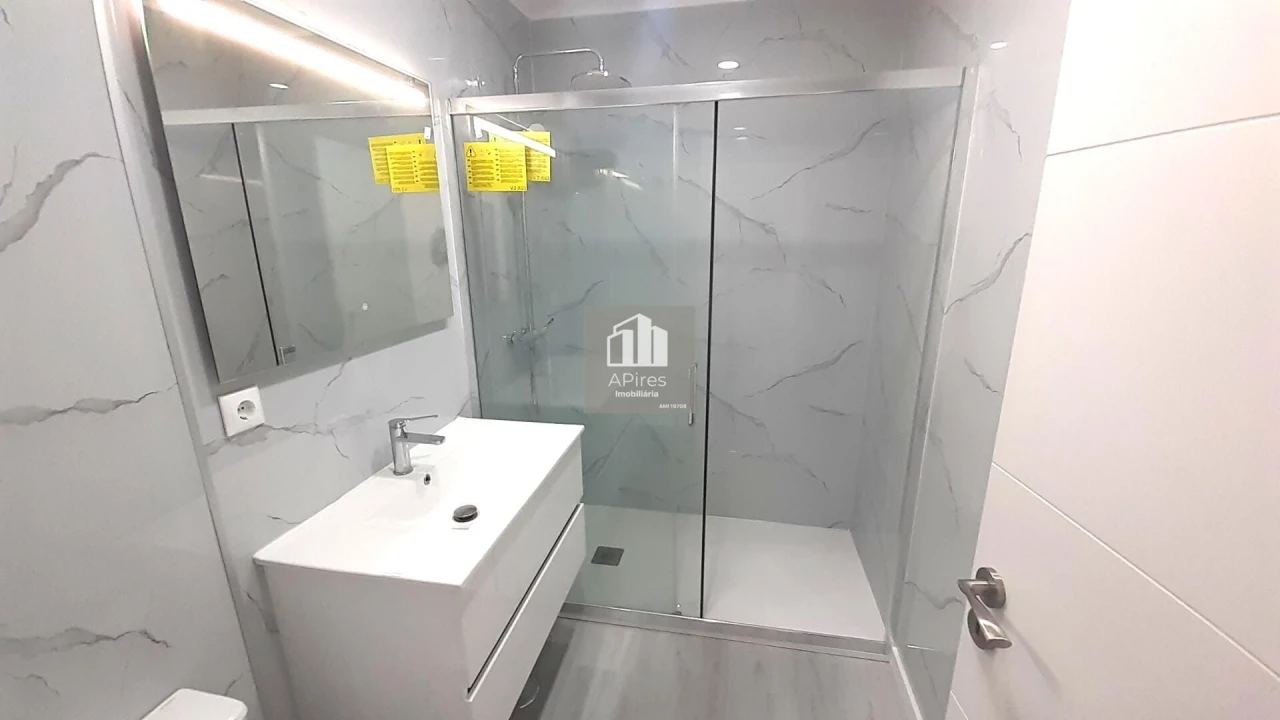 Apartamento T2 para Venda em Corroios Foto 13