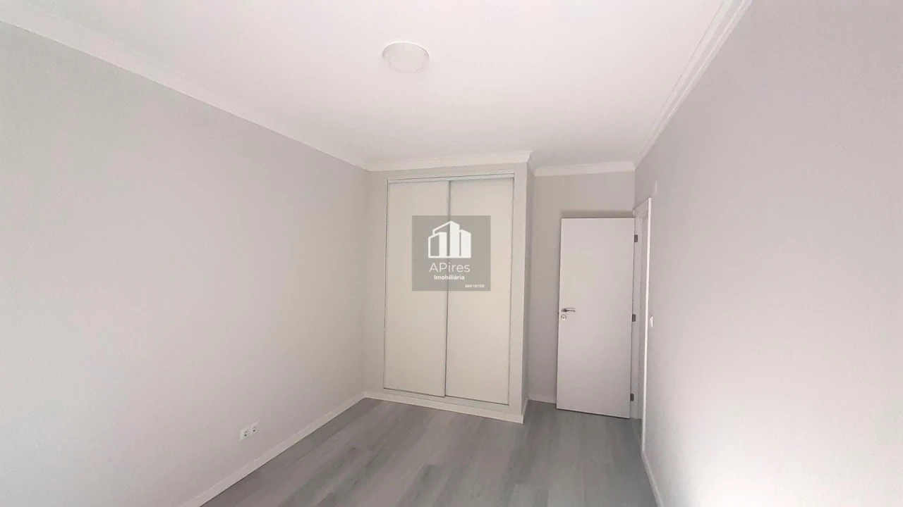 Apartamento T2 para Venda em Corroios Foto 10