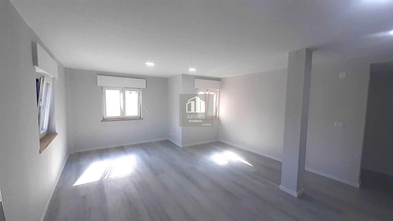 Apartamento T2 para Venda em Corroios Foto 5