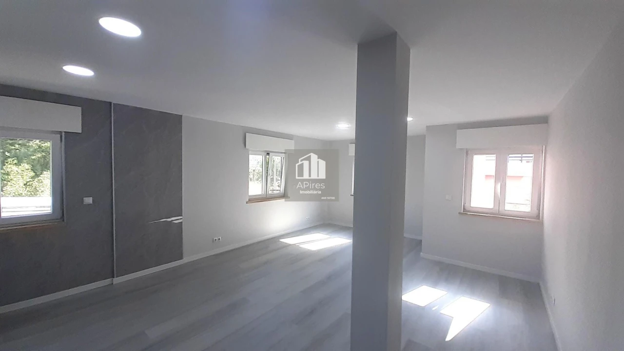 Apartamento T2 para Venda em Corroios Foto 4