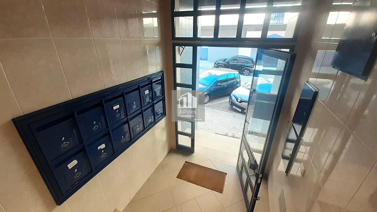 Apartamento T2 para Venda em Corroios Foto 16