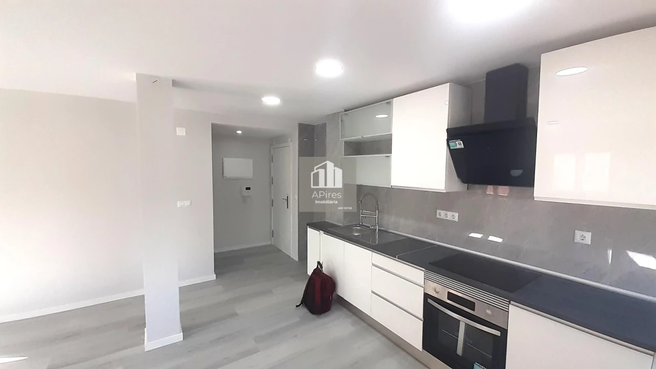 Apartamento T2 para Venda em Corroios Foto 3