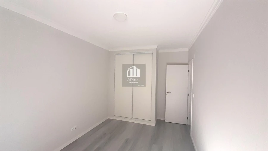 Apartamento T2 para Venda em Corroios Foto 10