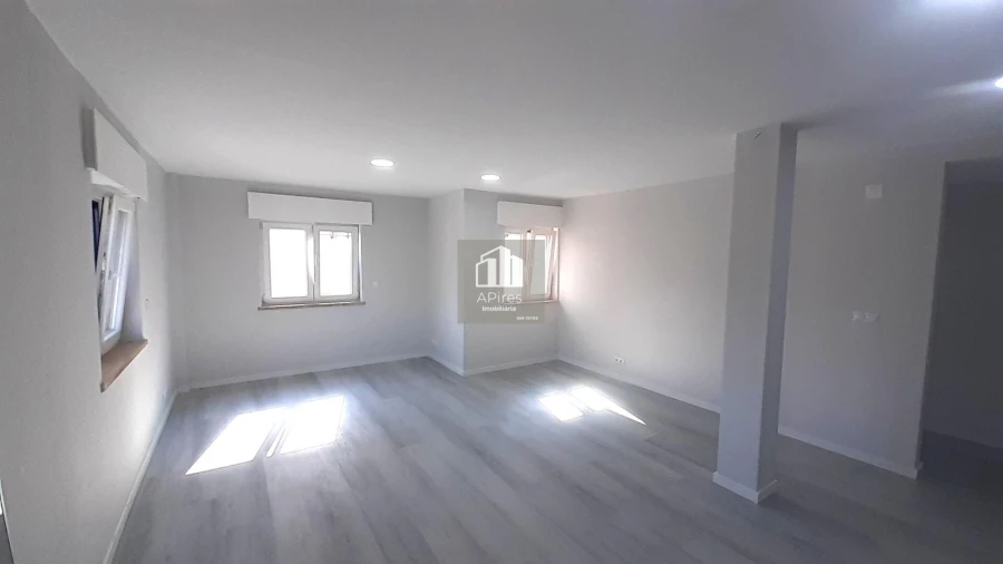 Apartamento T2 para Venda em Corroios Foto 5
