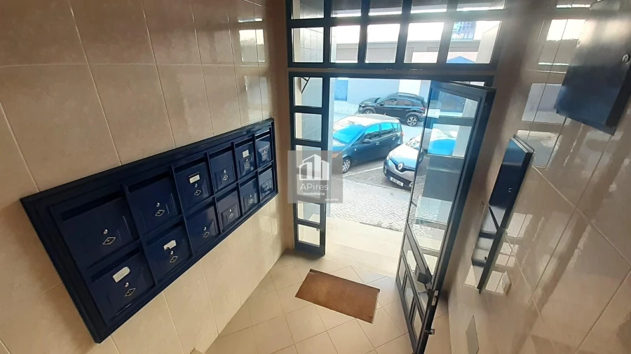 Apartamento T2 para Venda em Corroios Foto 16