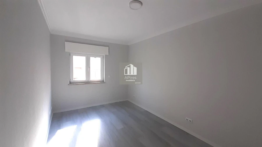 Apartamento T2 para Venda em Corroios Foto 8