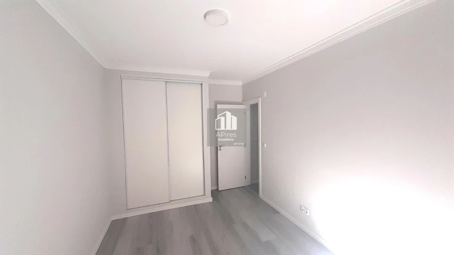 Apartamento T2 para Venda em Corroios Foto 6
