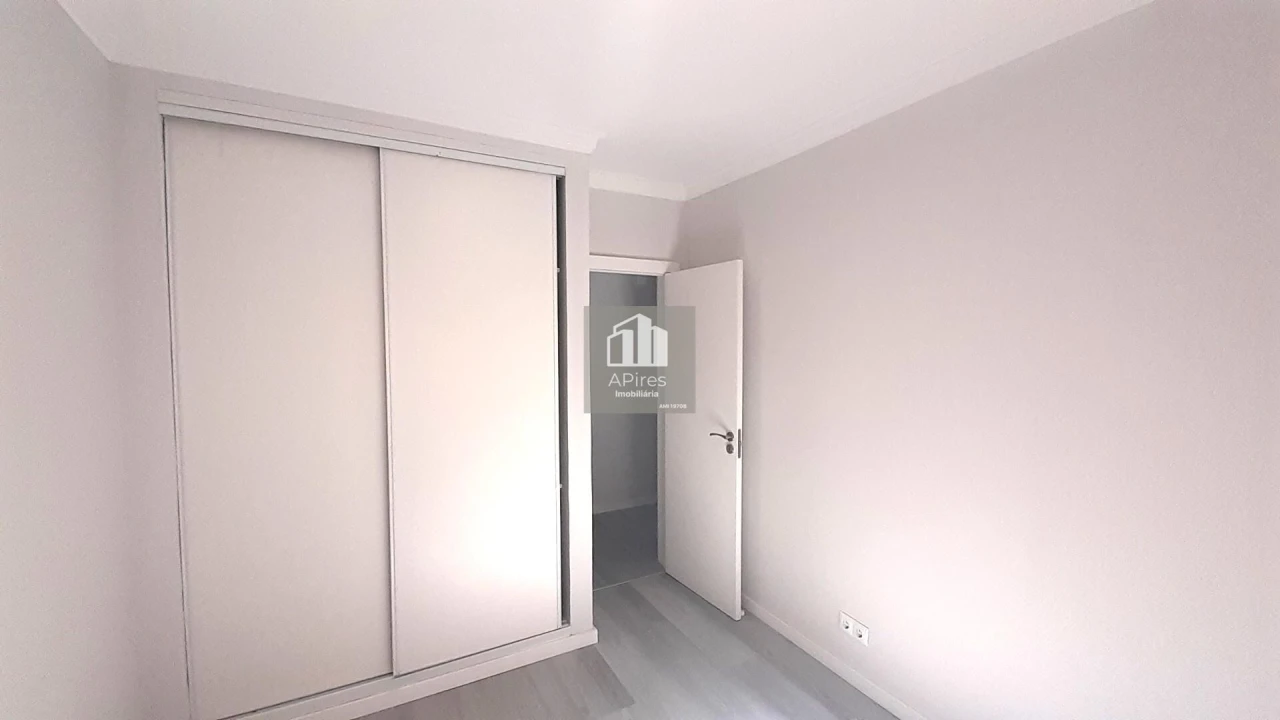 Apartamento T2 para Venda em Corroios Foto 9