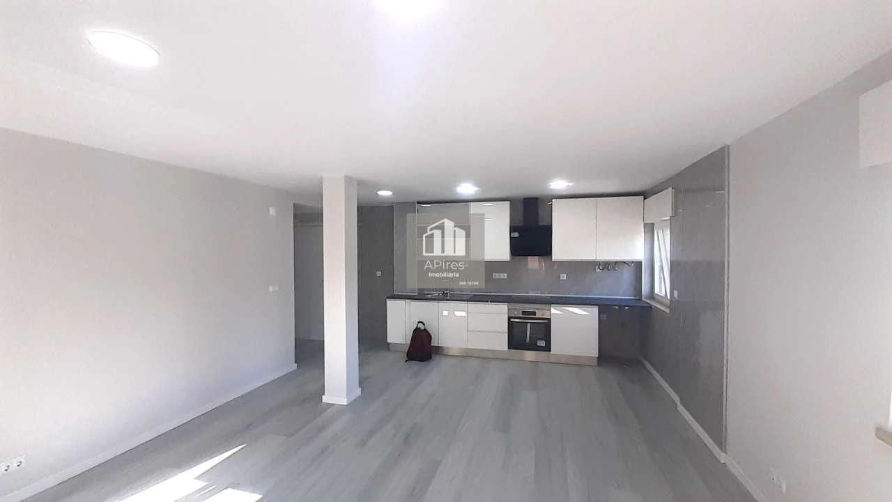 Apartamento T2 para Venda em Corroios Foto 2