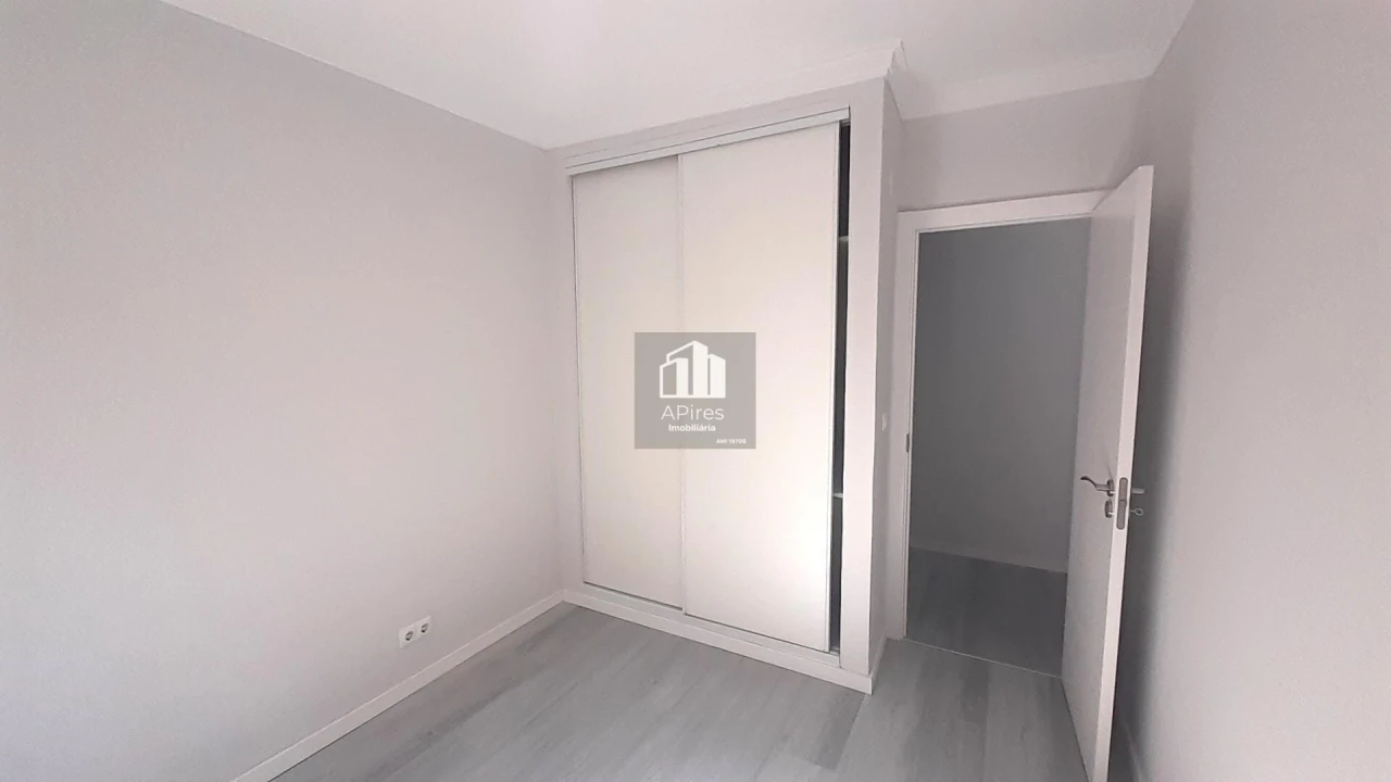 Apartamento T2 para Venda em Corroios Foto 7