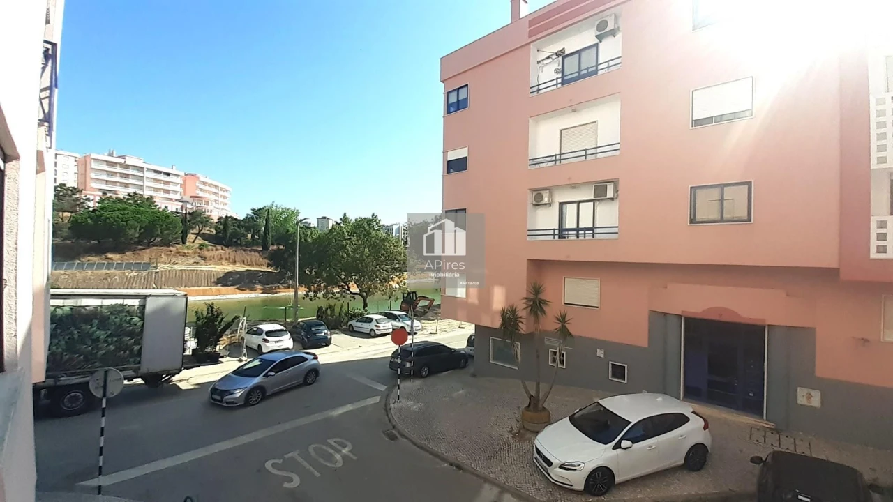 Apartamento T2 para Venda em Corroios Foto 19