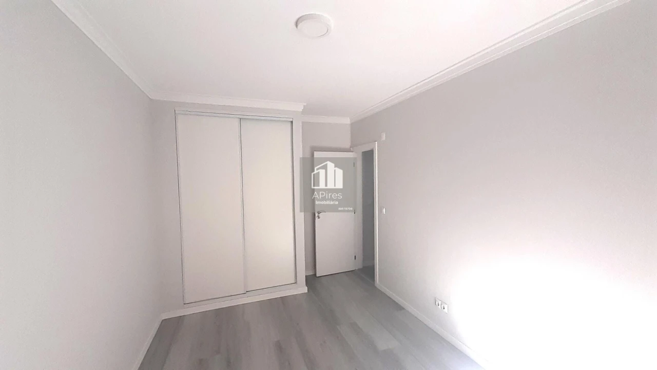 Apartamento T2 para Venda em Corroios Foto 6