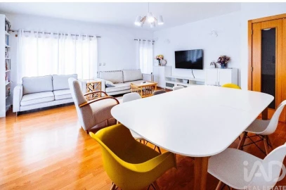Apartamento T3 para Venda em Parceiros e Azoia